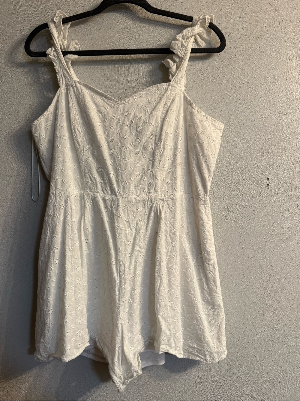 Francesca’s Mi Ami White Eyelet Ruffle Strap Romper